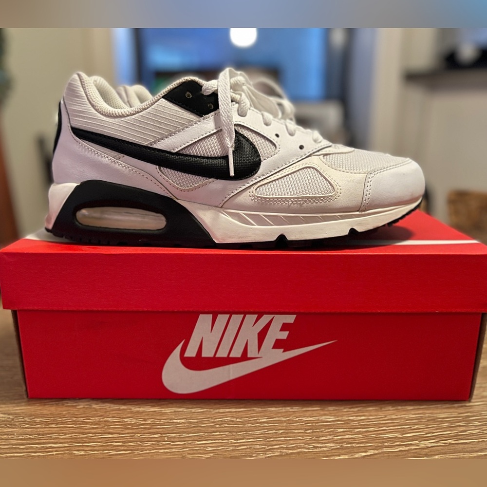 Nike Air Max IVO sneakers size 10